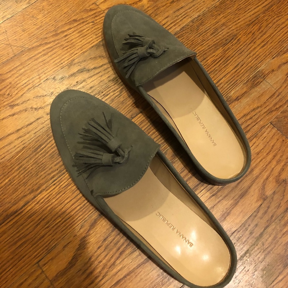 New Banana Republic Olive Suede Mules 8